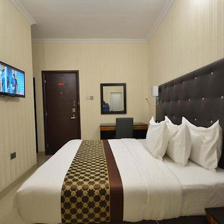 Lakeem Suites Agboyin Surulere Lagos Exterior foto